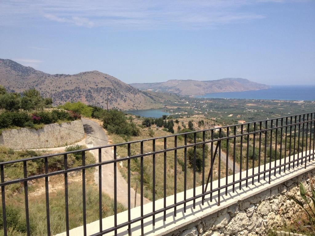 Thea Villas Kournas Exterior photo